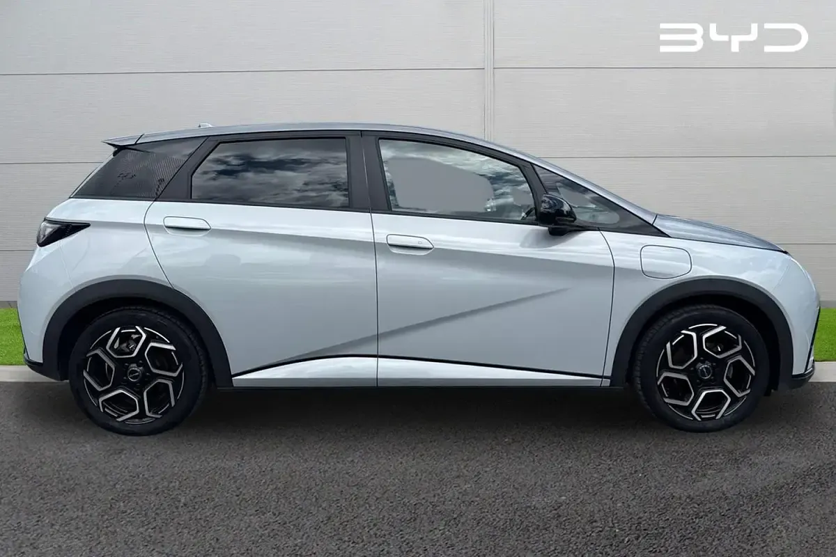 Used BYD Dolphin Design 150 kW (204 HP) 2025 White/grey Hatchback