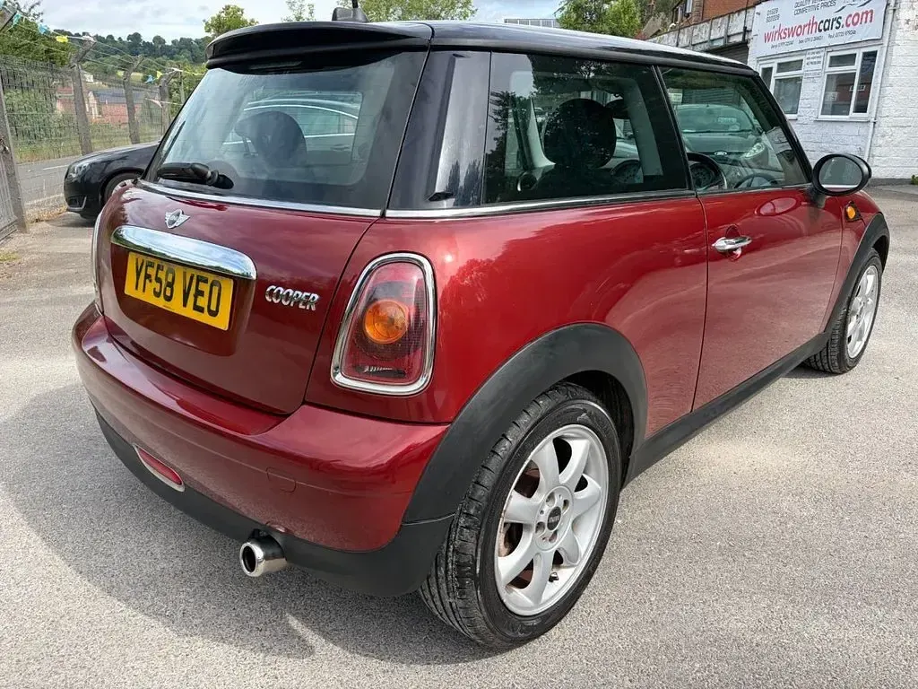 Used Mini Cooper Hatch 120 HP (88 kW) 2009 Red Hatchback
