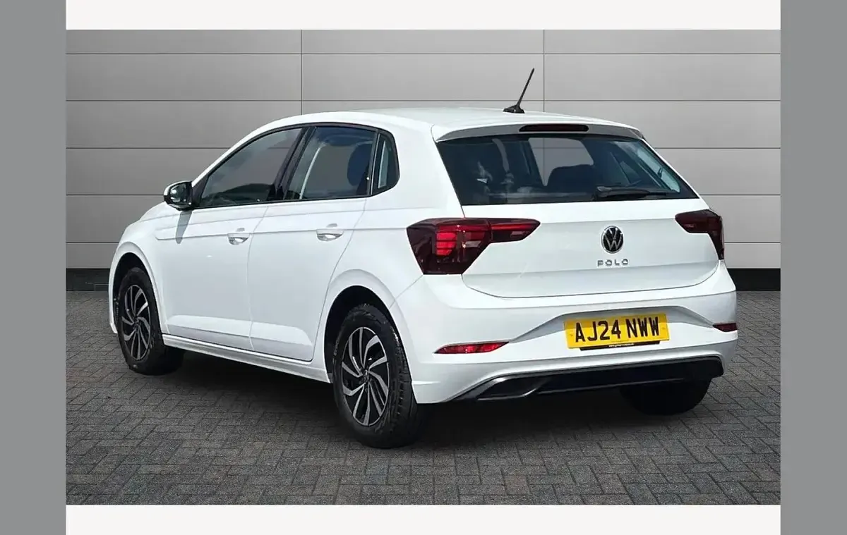 Used VW Polo Life 95 HP (69 kW) 2024 White Hatchback