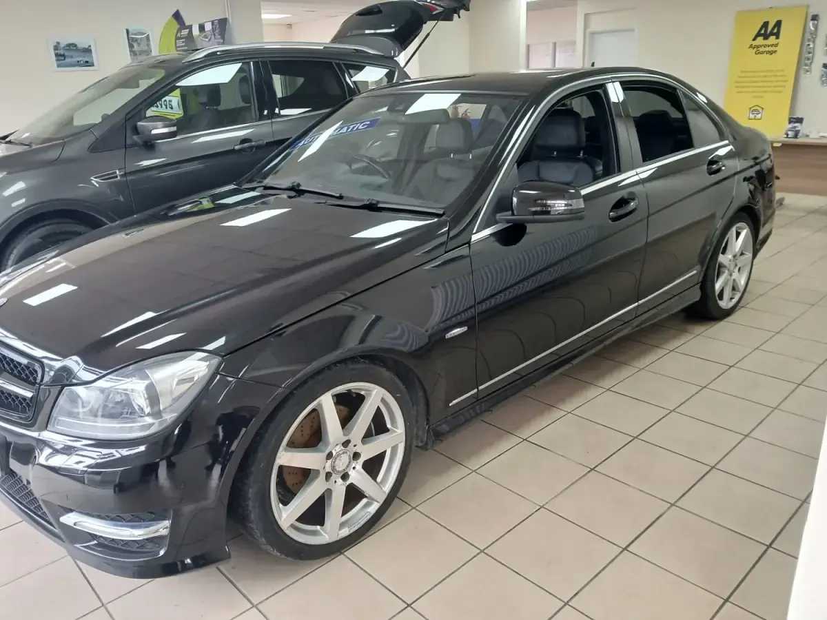 Używany Mercedes C220 2012 Czarny Sedan/Limuzyna