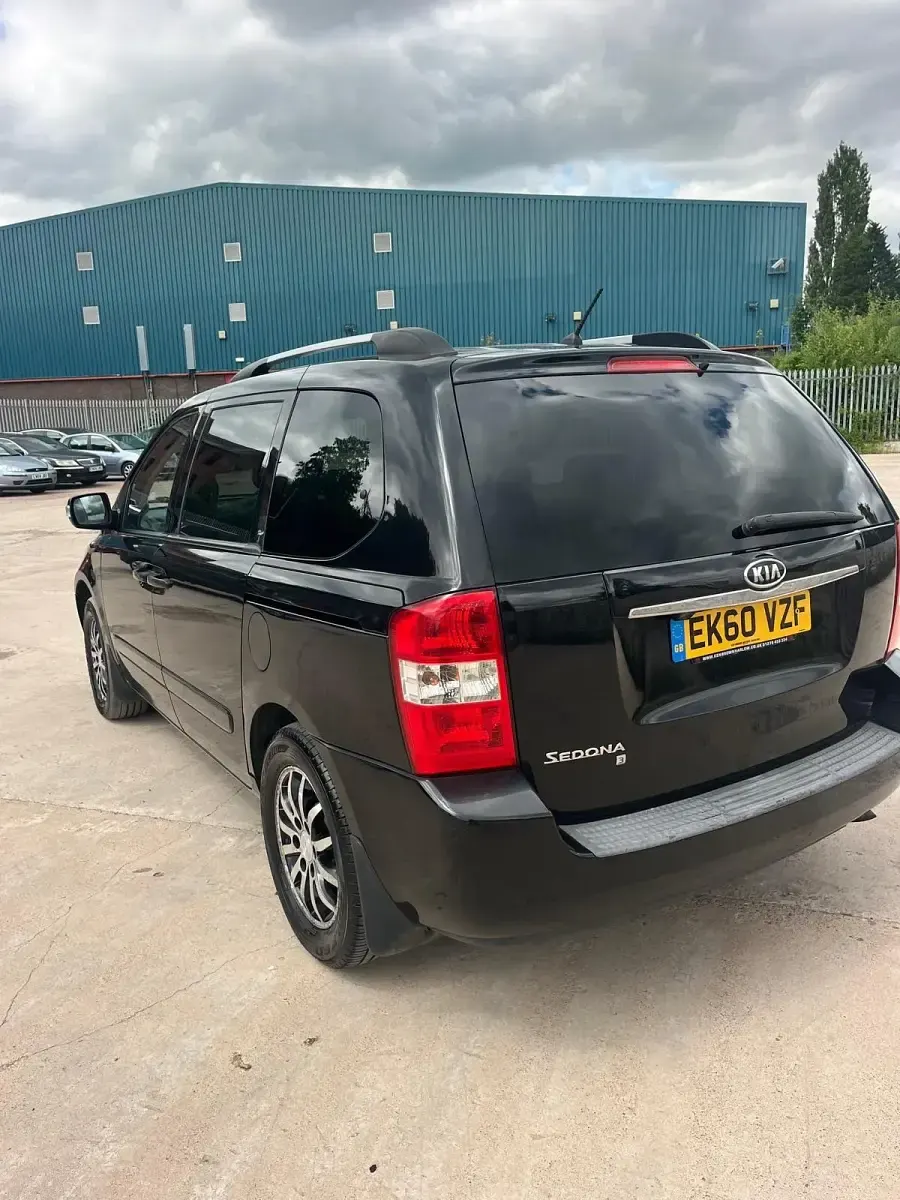 Used Kia Sedona 192 HP (141 kW) 2010 Black MPV