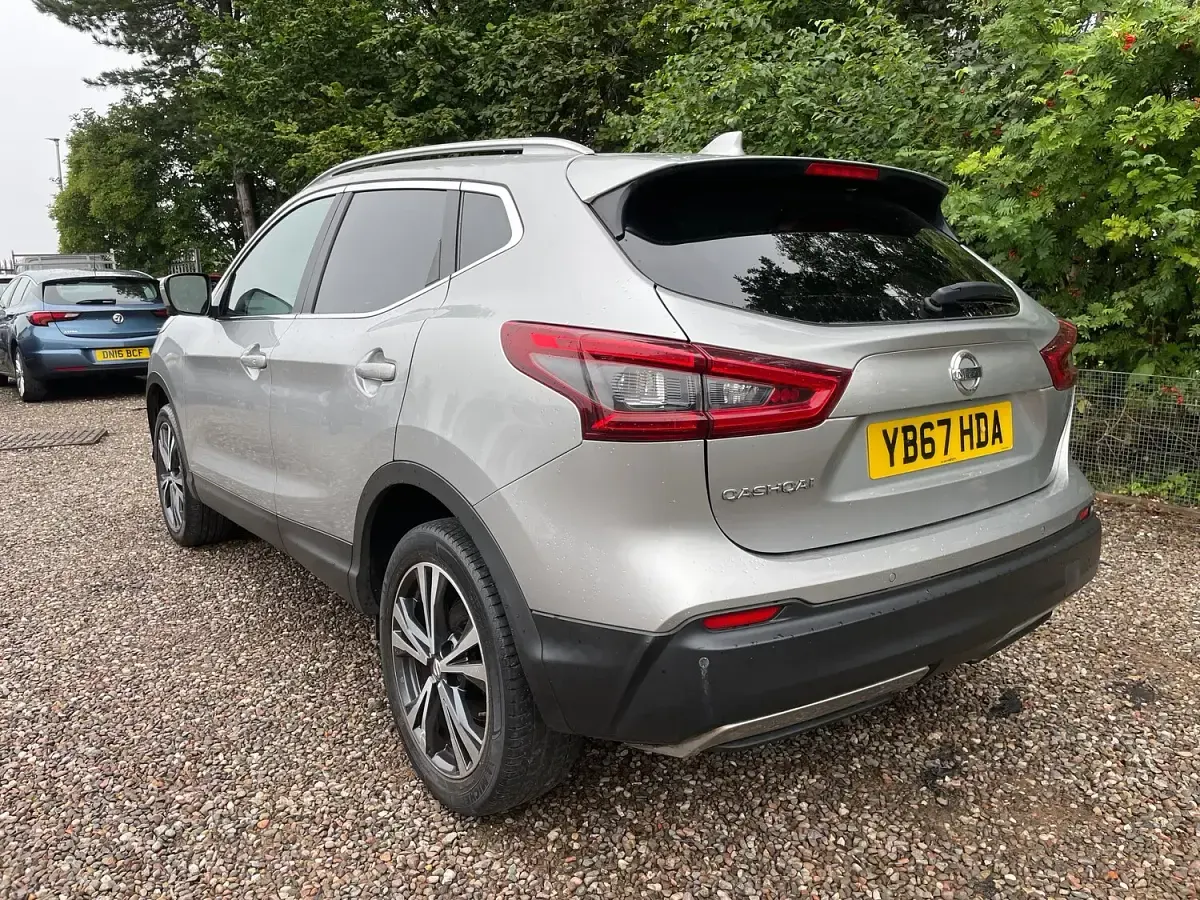 Used Nissan Qashqai N-Connecta 115 HP (84 kW) 2017 Silver SUV