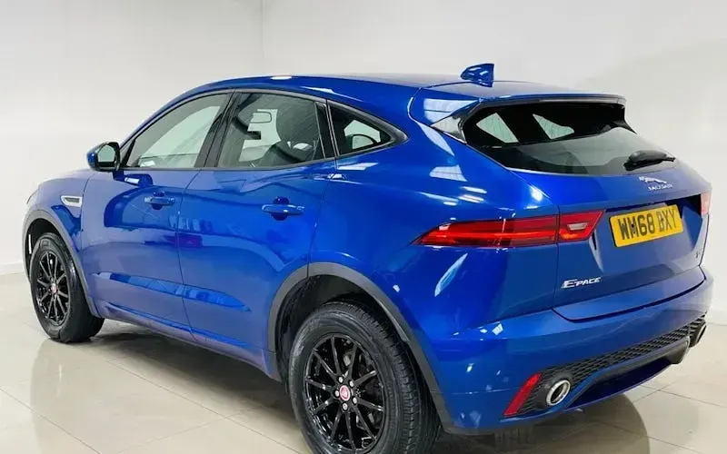 Usado Jaguar E-Pace R-Dynamic 180 HP (132 kW) 2019 Azul SUV
