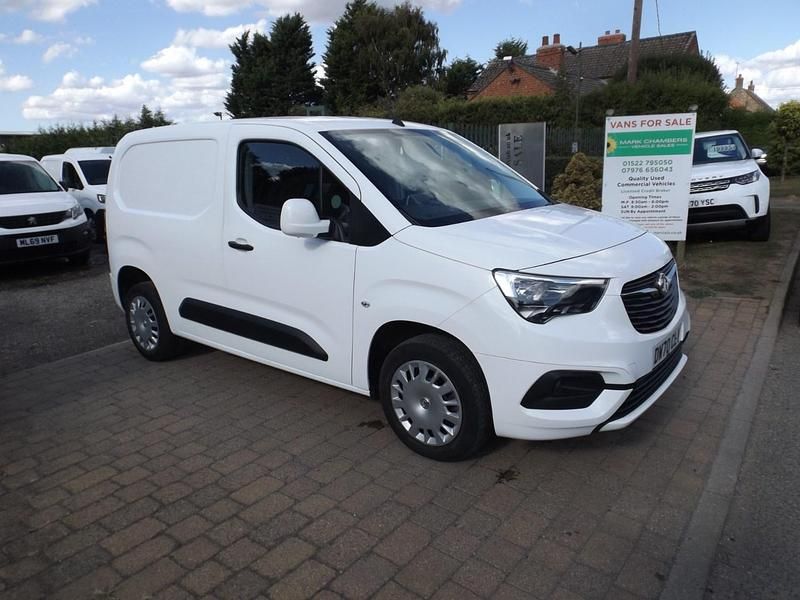 White Used 2021 Vauxhall Combo Sportive MPV | £8,995 (Good price) - Image 1/4