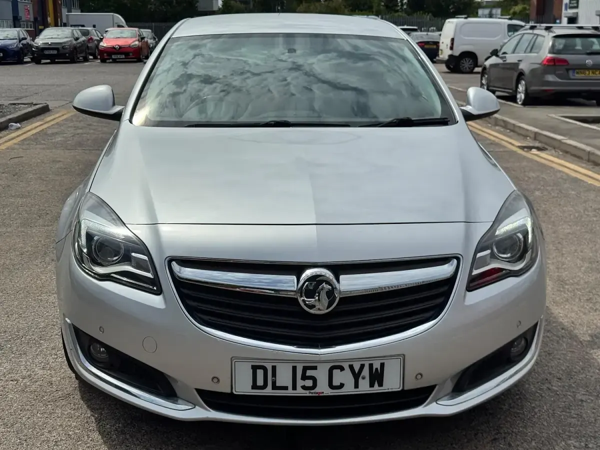 Used Vauxhall Insignia SRi 140 HP (102 kW) 2015 Silver Hatchback