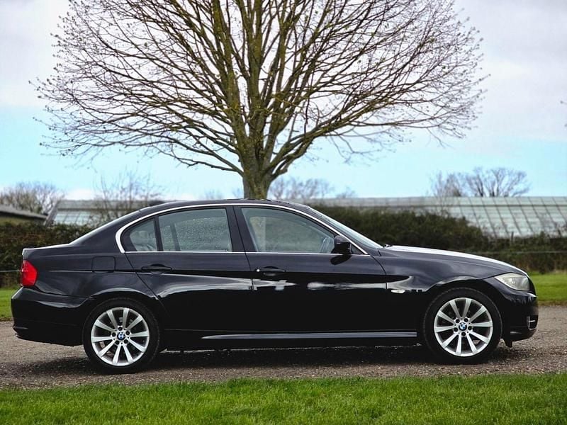 Used BMW 318 Exclusive 2011 Black Sedan