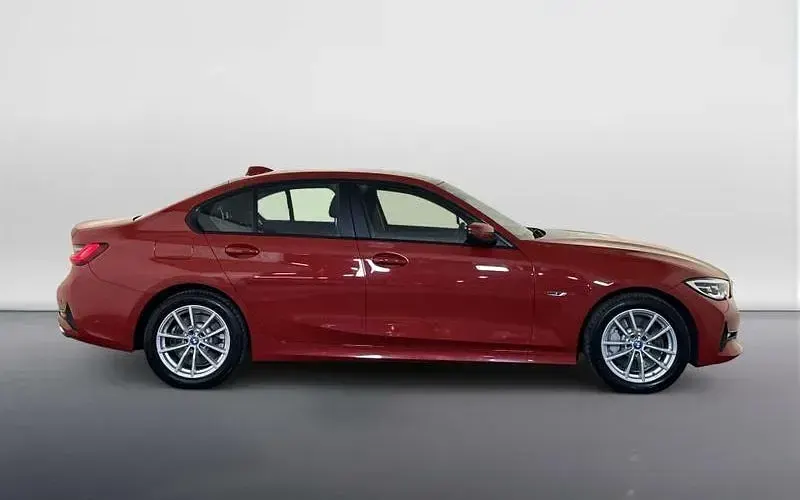 Used BMW 330e Luxury Line 292 HP (214 kW) 2022 Red Sedan