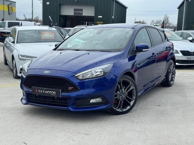 Used Ford Focus ST 250 HP (183 kW) 2017 Blue Hatchback