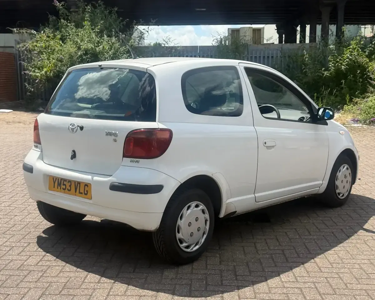 Used Toyota Yaris T2 2004 White Hatchback