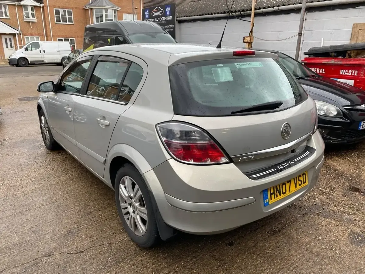 Używany Vauxhall Astra Design Edition 2007 Beżowy Hatchback
