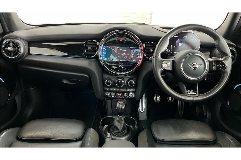 Used Mini Cooper S Comfort 178 HP (130 kW) 2022 White silver Hatchback