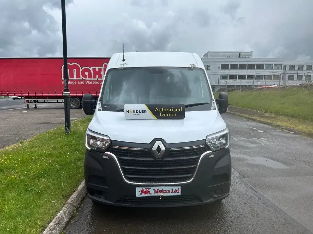 Used Renault Master Business 135 HP (99 kW) 2022 White MPV