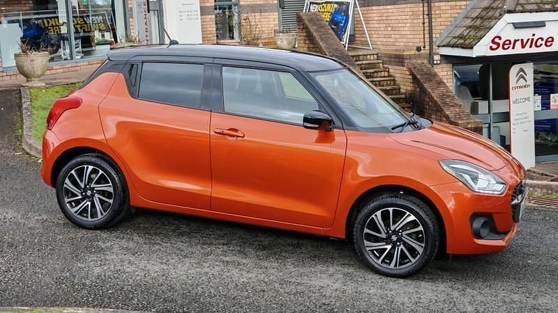 Używany Suzuki Swift SZ5 83 KM (61 kW) 2022 Pomarańczowy Hatchback