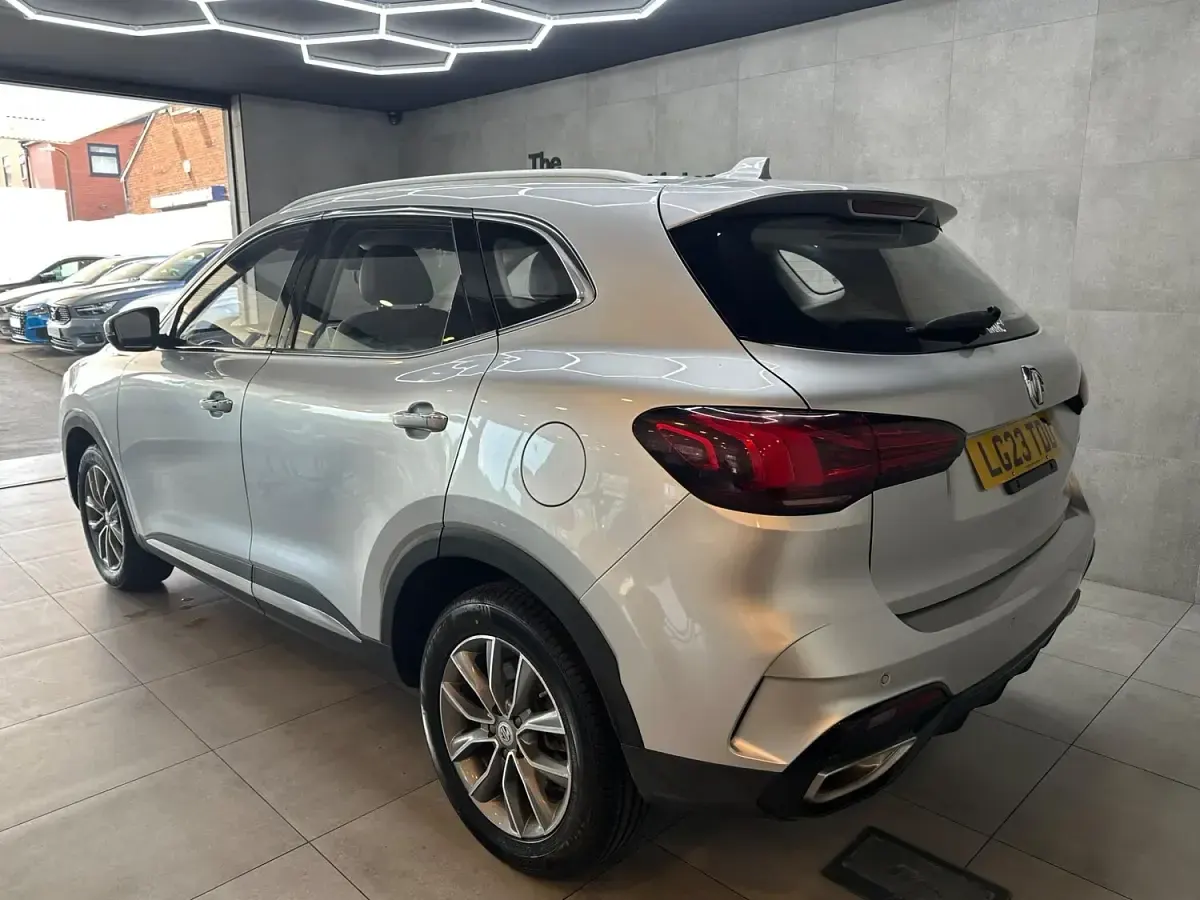 Used MG HS SE 162 HP (119 kW) 2023 Silver SUV