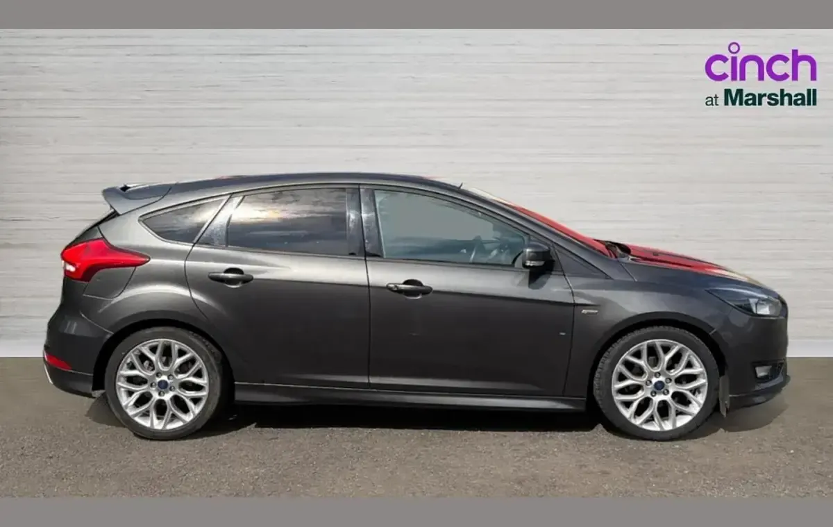 Used Ford Focus ST-Line 125 HP (91 kW) 2017 Grey Hatchback