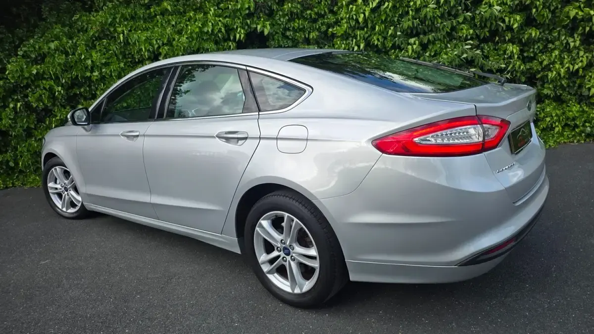 Used Ford Mondeo Zetec 160 HP (117 kW) 2017 Silver Hatchback