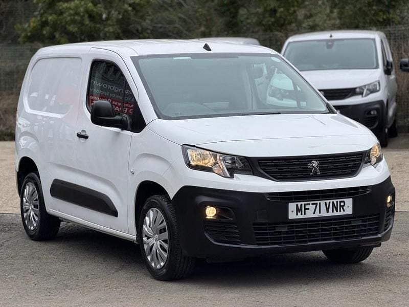 Used Peugeot Partner Premium 131 HP (96 kW) 2021 White MPV