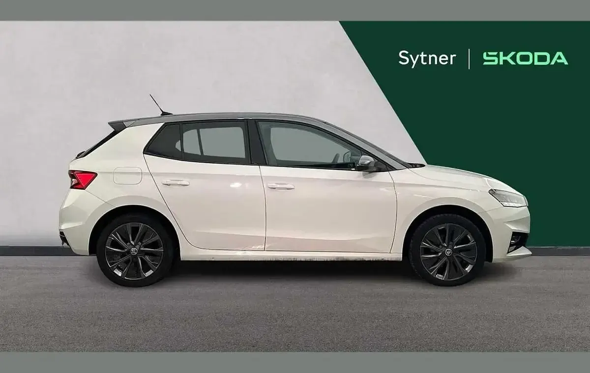 Used Skoda Fabia Colour Edition 108 HP (79 kW) 2023 White Hatchback
