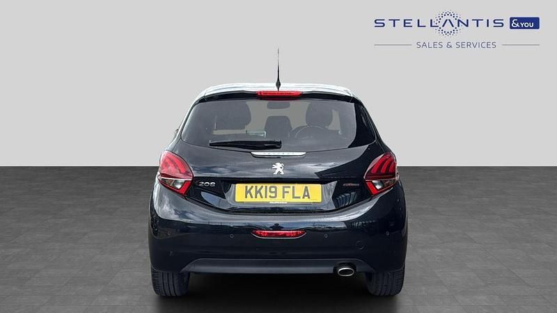 Used Peugeot 208 GT-line 108 HP (79 kW) 2019 Black Hatchback