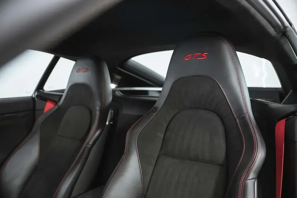 Used Porsche 718 Cayman 400 HP (294 kW) 2022 Red Coupe
