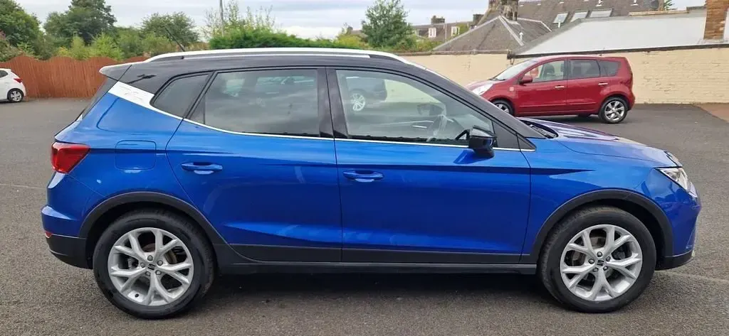Używany Seat Arona FR 110 KM (80 kW) 2022 Niebieski SUV