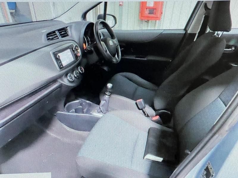 Used Toyota Yaris 2013 Blue Hatchback