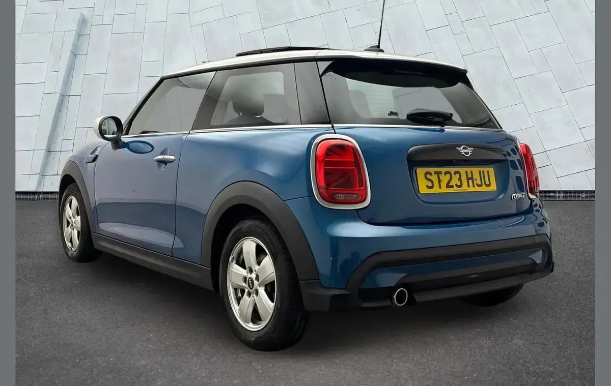 Used Mini Cooper Classic 134 HP (98 kW) 2023 Blue Hatchback
