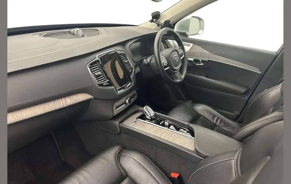 Usado Volvo XC90 Inscription 235 HP (172 kW) 2021 Prateado SUV