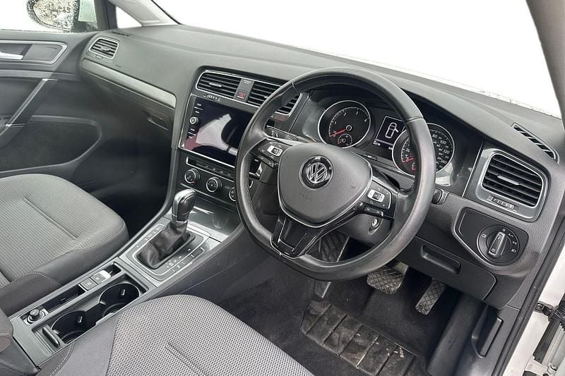 Used VW Golf VII SE 115 HP (84 kW) 2018 White Hatchback