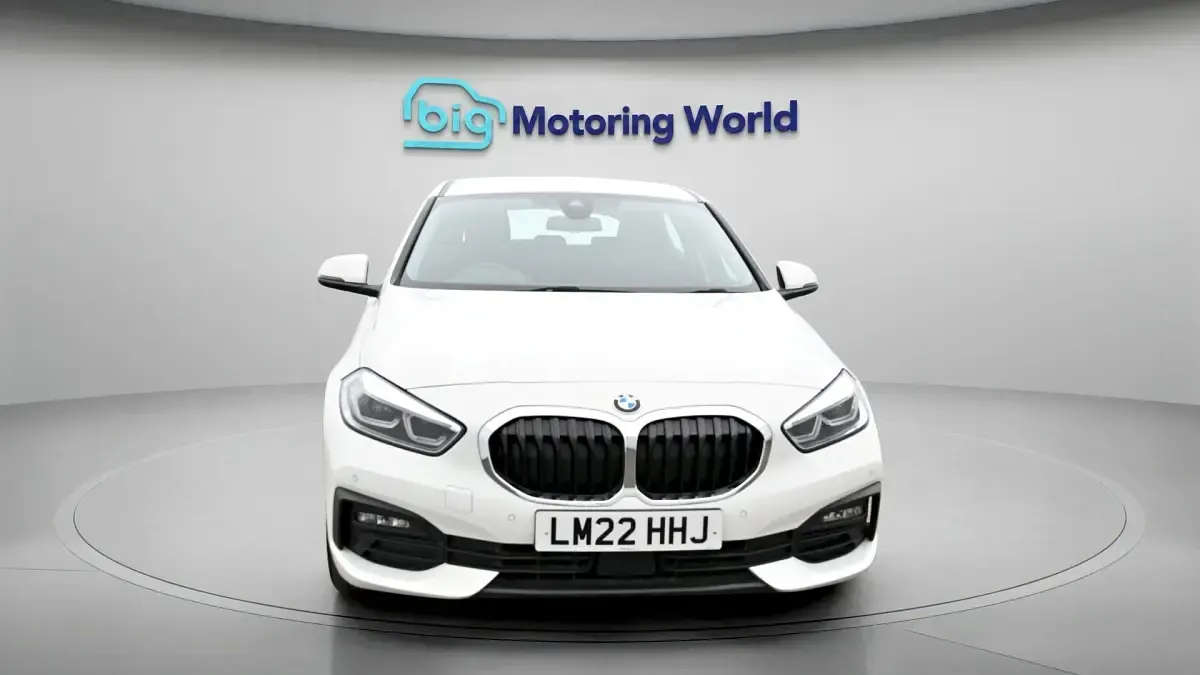 Used BMW 118 136 HP (100 kW) 2022 White Hatchback
