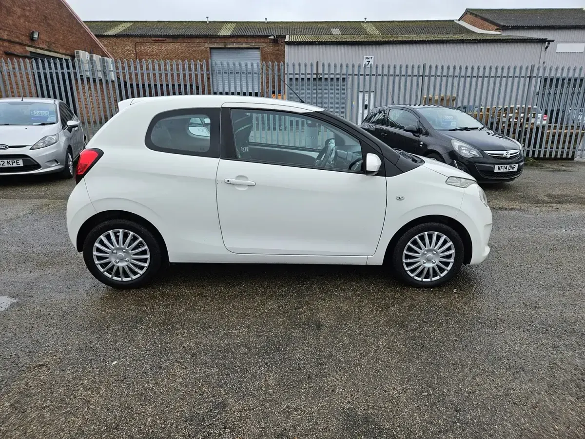 Used Citroën C1 Feel 68 HP (50 kW) 2015 White Hatchback