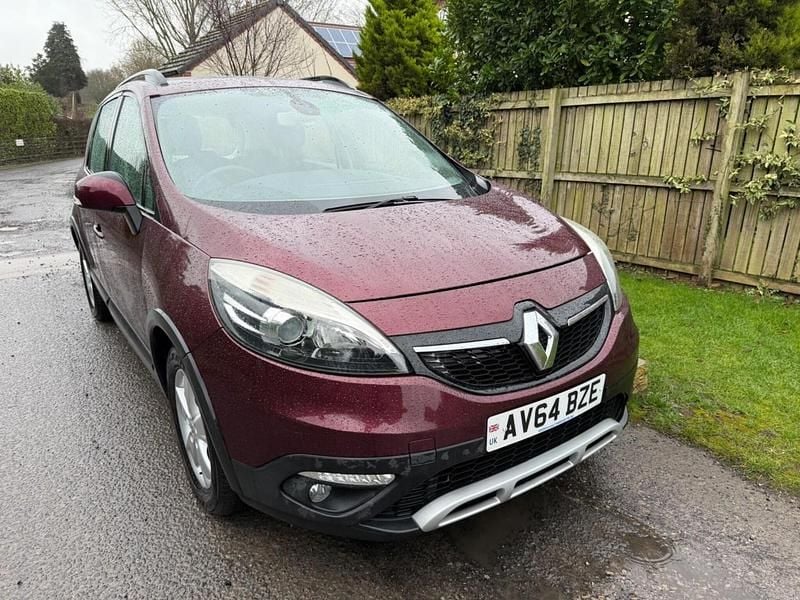 Red Used 2014 Renault Scénic III Dynamique MPV | £3,290 (Fair price) - Image 1/4