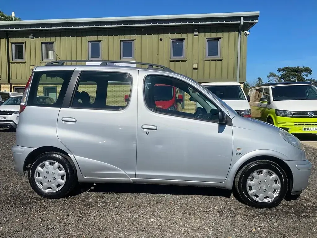 Used Toyota Yaris T3 2004 Silver Estate