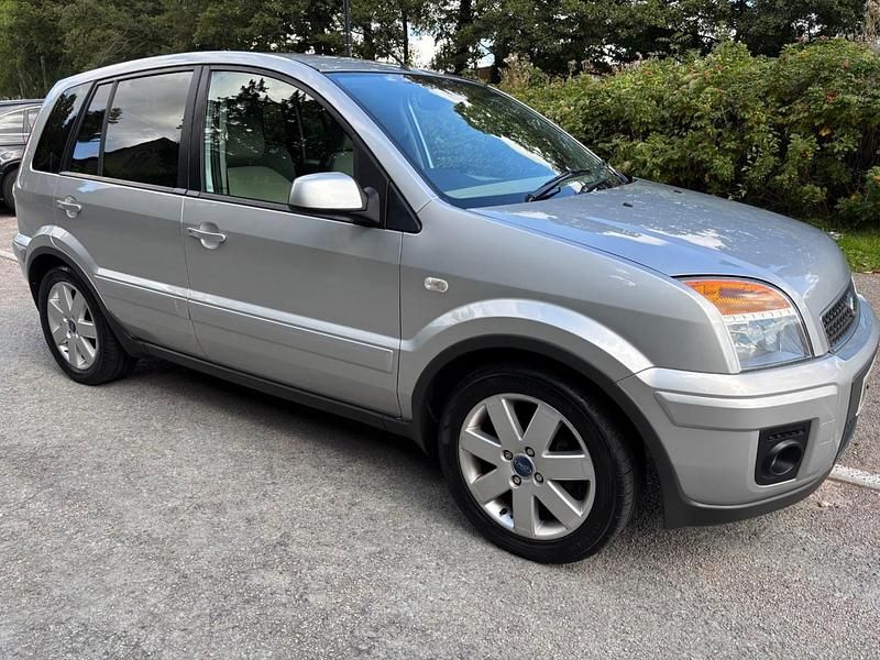 Silver Used 2009 Ford Fusion Hatchback | £2,295 (Fair price) - Image 1/4