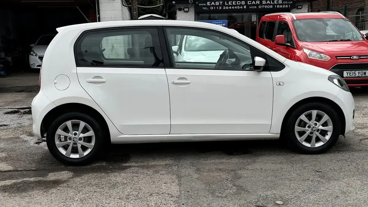 Used Skoda Citigo Elegance 75 HP (55 kW) 2013 White Hatchback
