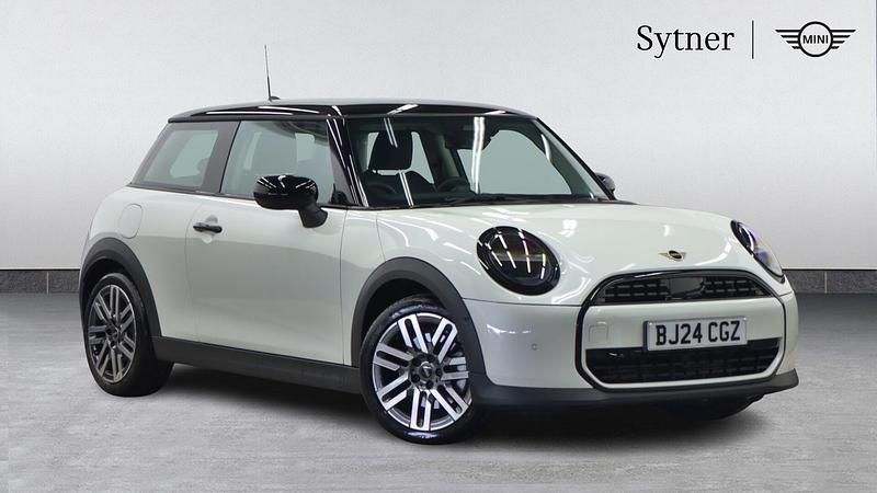 Used Mini Cooper Hatch 154 HP (113 kW) 2024 White Hatchback