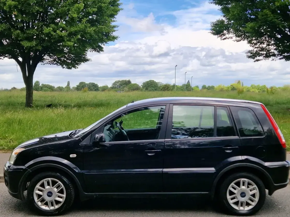Used Ford Fusion Zetec 80 HP (58 kW) 2009 Black Hatchback