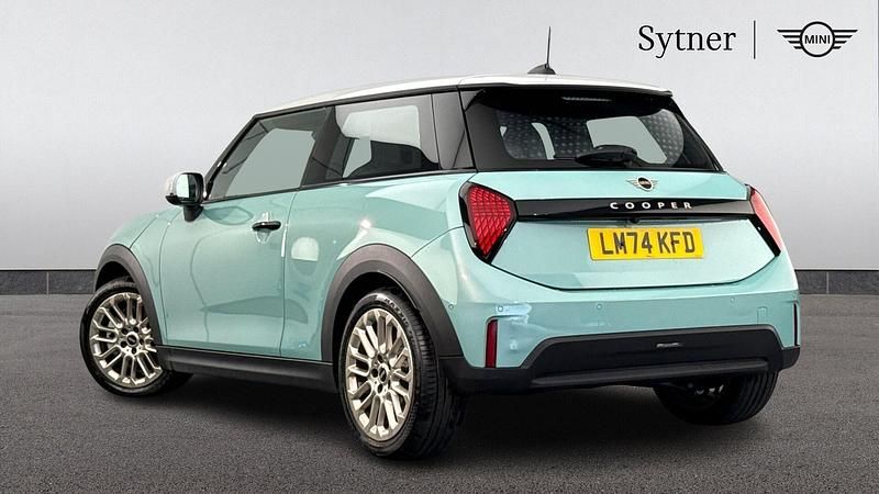 Used Mini Cooper Hatch 154 HP (113 kW) 2024 Green Hatchback