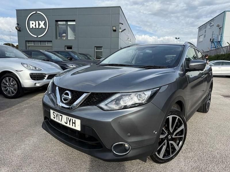 Grey Used 2017 Nissan Qashqai Tekna SUV | £9,950 (Good price) - Image 1/4