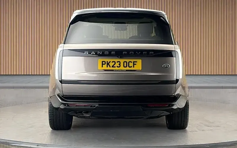 Used Land Rover Range Rover First Edition 351 HP (258 kW) 2023 Lantau bronze SUV