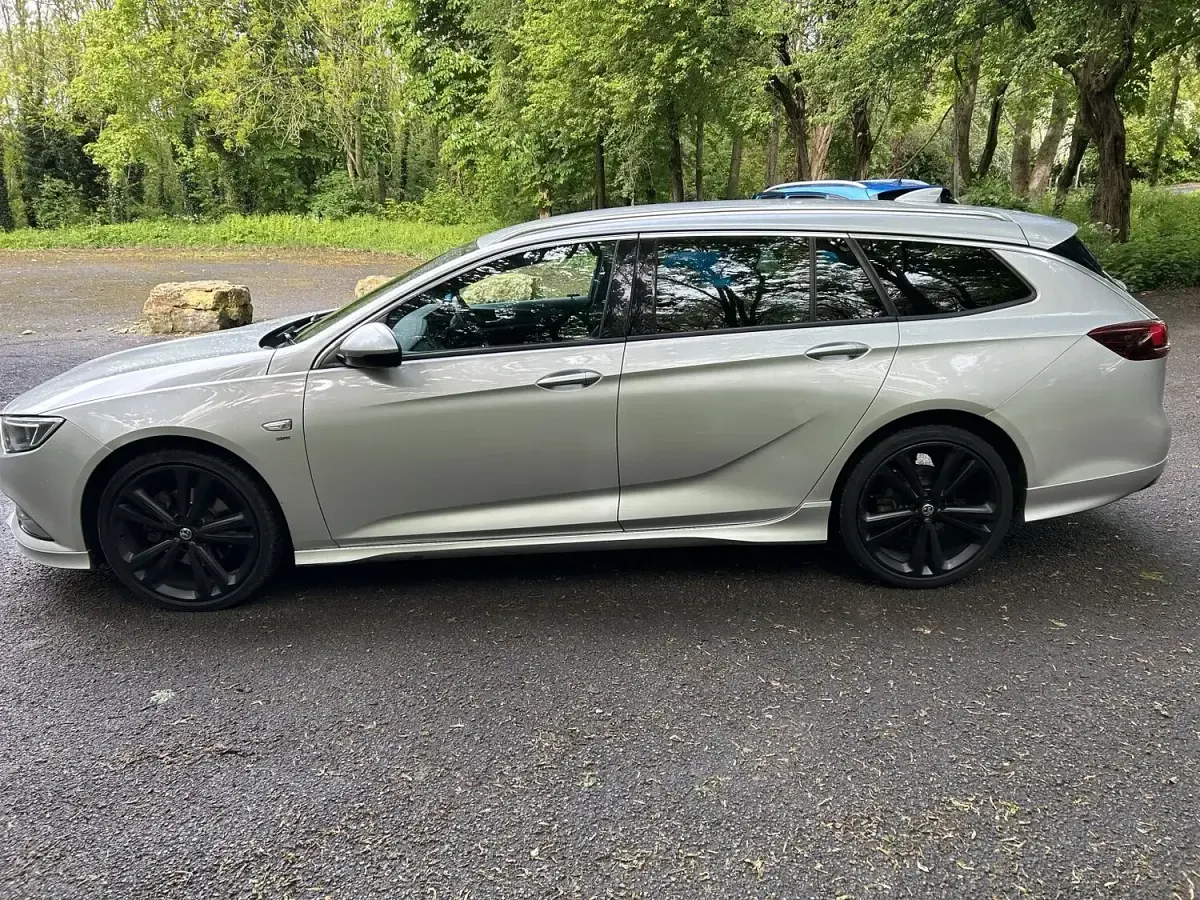 Used Vauxhall Insignia SRi 170 HP (125 kW) 2018 Silver Estate