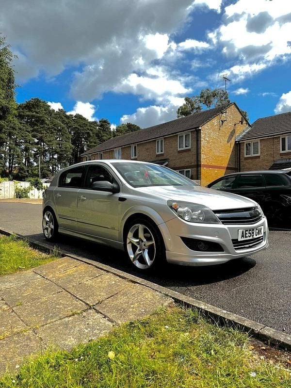 Silver Used 2008 Vauxhall Astra SRi Hatchback | £1,495 (Fair price) - Image 1/4