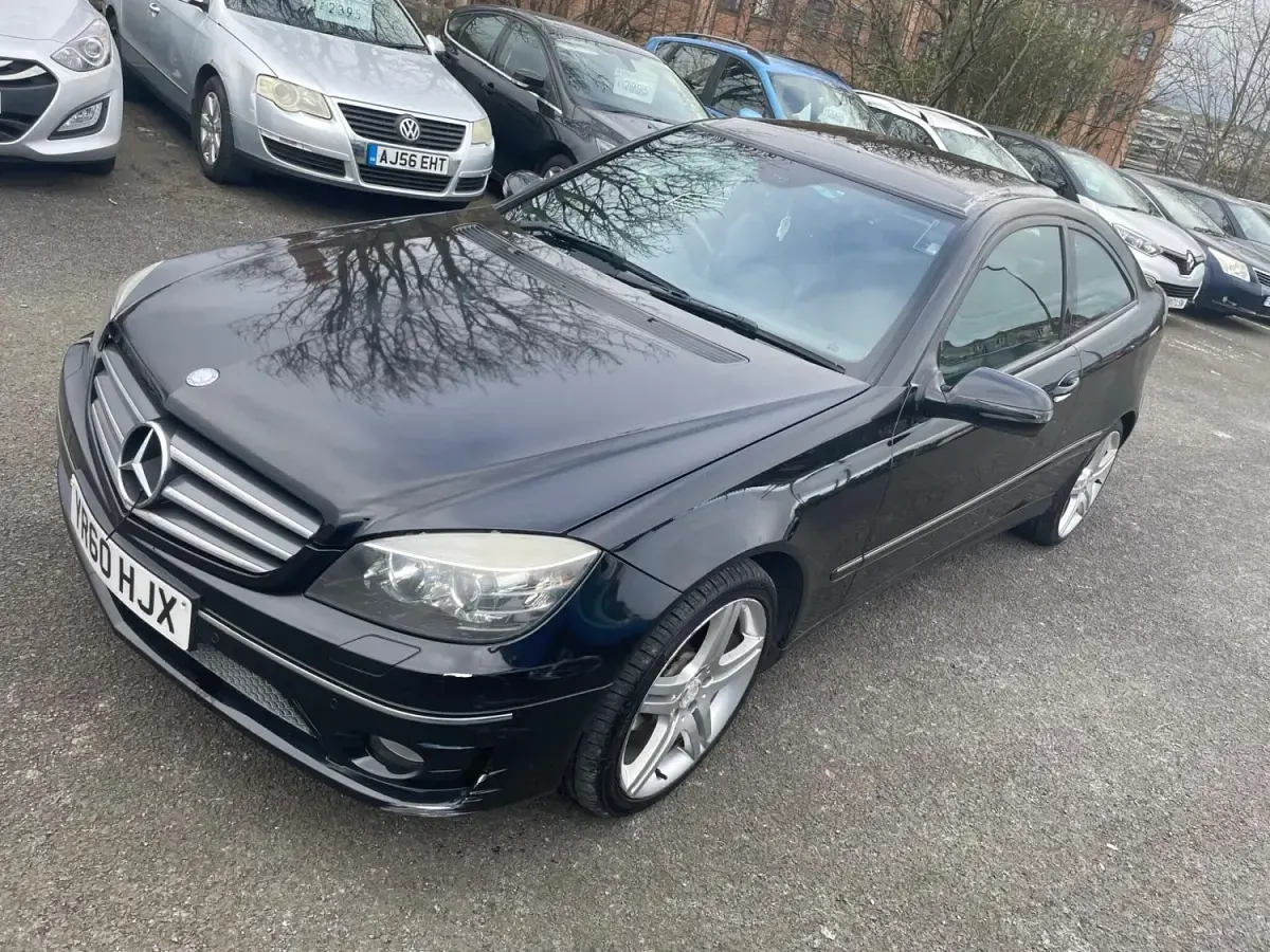 Käytetty Mercedes CLC220 2010 Musta Viistoperä