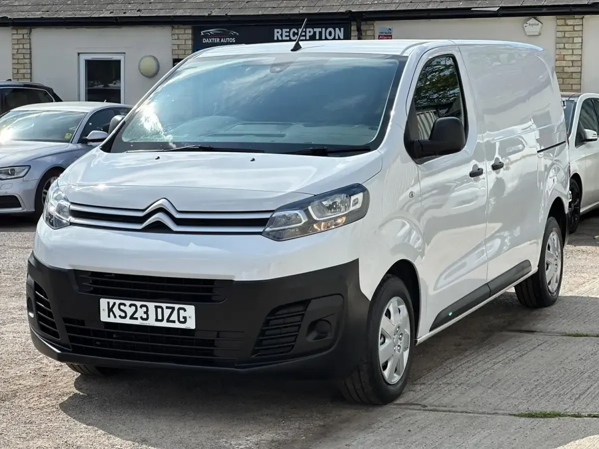 Usado Citroën Dispatch 2023 Branco Monovolume
