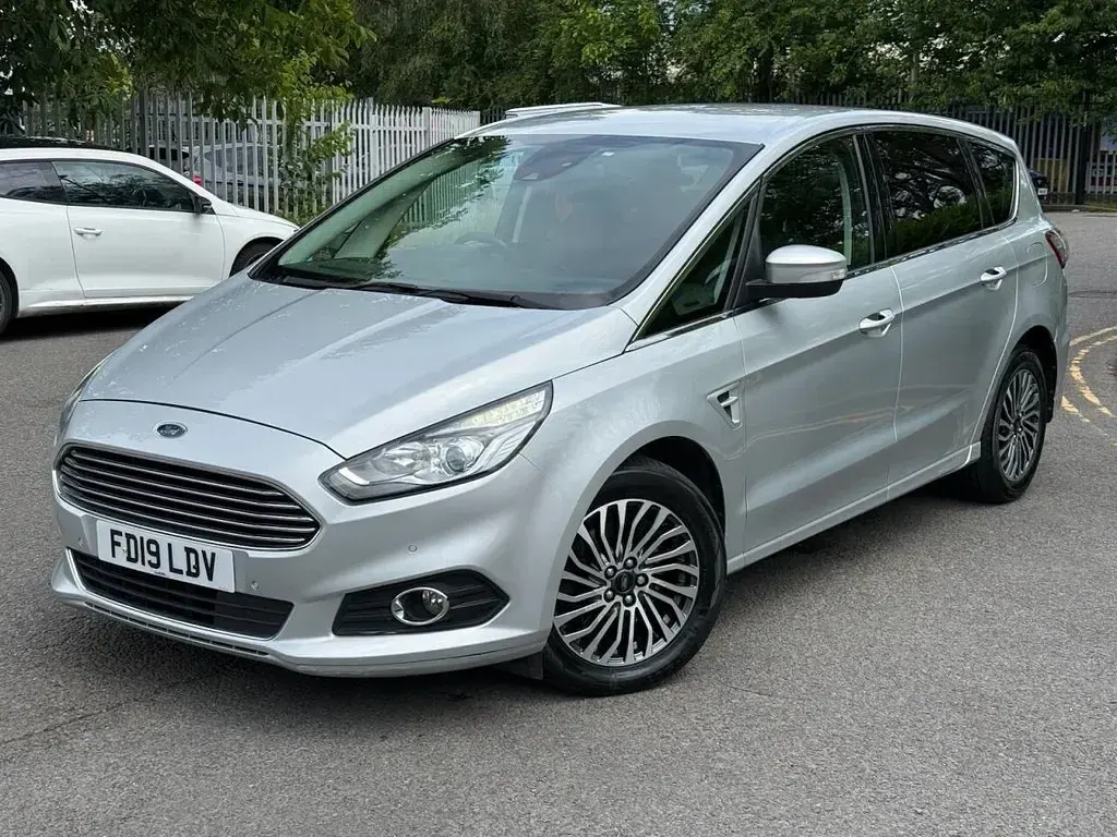 Used Ford S-MAX Titanium 190 HP (139 kW) 2019 Silver MPV
