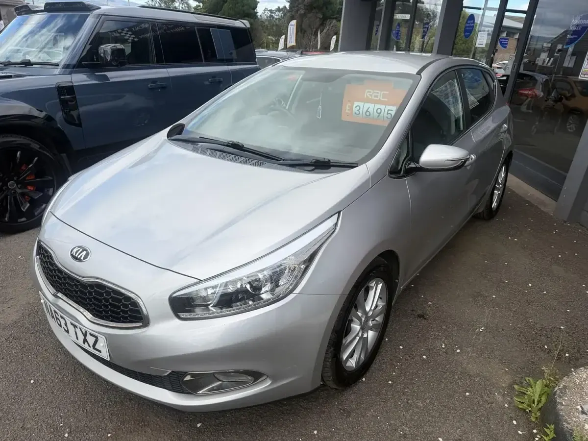 Used Kia Ceed 128 HP (94 kW) 2014 Silver Hatchback