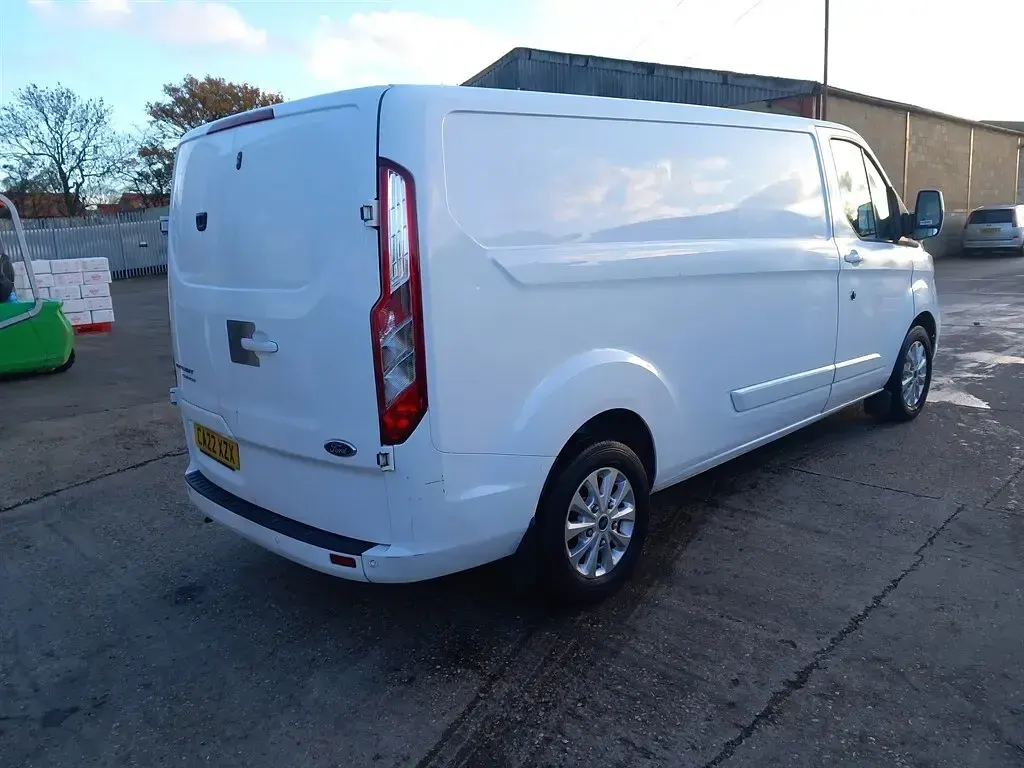 Used Ford Transit Custom Limited 130 HP (95 kW) 2022 White Van