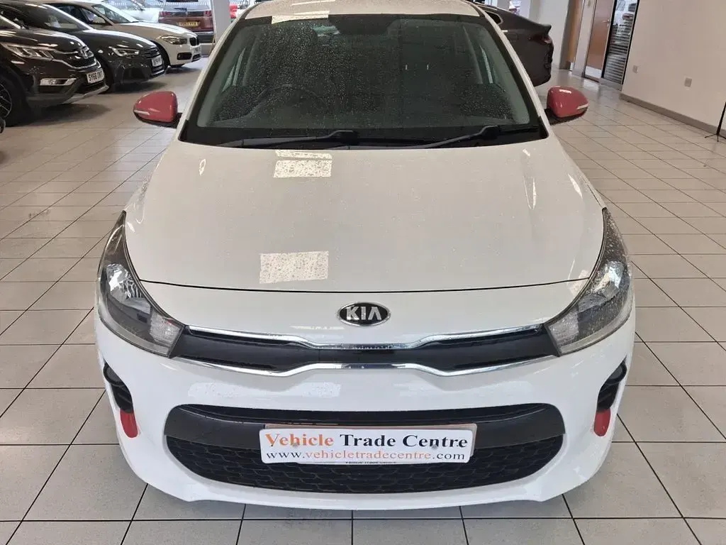Used Kia Rio 84 HP (61 kW) 2017 White Hatchback