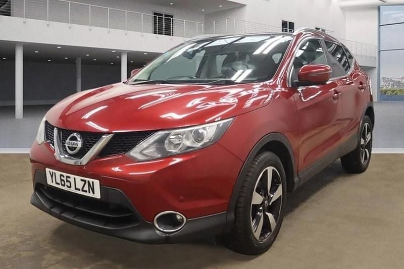Mauve/purple Used 2015 Nissan Qashqai Acenta SUV | £5,495 (Good price) - Image 1/1