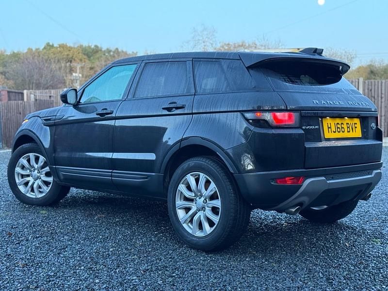 Used Land Rover Range Rover evoque SE 180 HP (132 kW) 2016 Black Estate